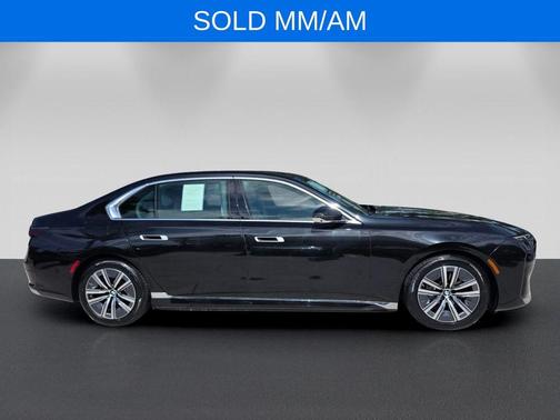 Black Sapphire Metallic 2023 BMW i7 xDrive60
