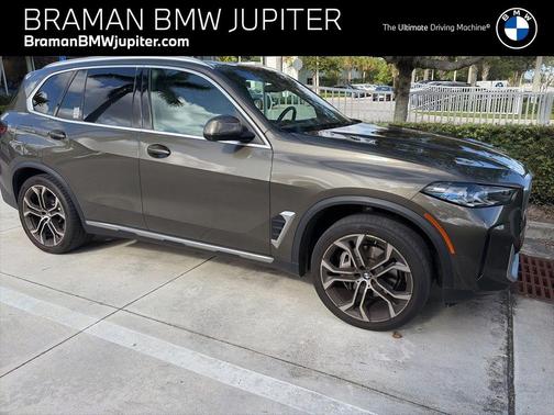 Manhattan Green Metallic 2024 BMW X5 xDrive40i