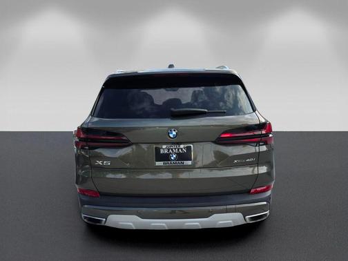 Manhattan Green Metallic 2024 BMW X5 xDrive40i