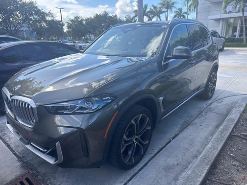 Manhattan Green Metallic 2024 BMW X5 xDrive40i