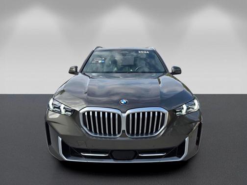 Manhattan Green Metallic 2024 BMW X5 xDrive40i