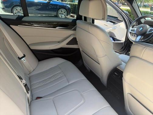 Dark Graphite Metallic 2022 BMW M550 i xDrive