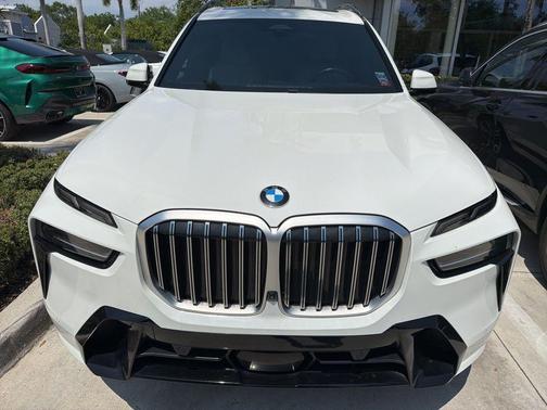 Alpine White 2023 BMW X7 xDrive40i
