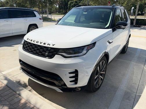 Fuji White 2025 Land Rover Discovery P360 Dynamic SE