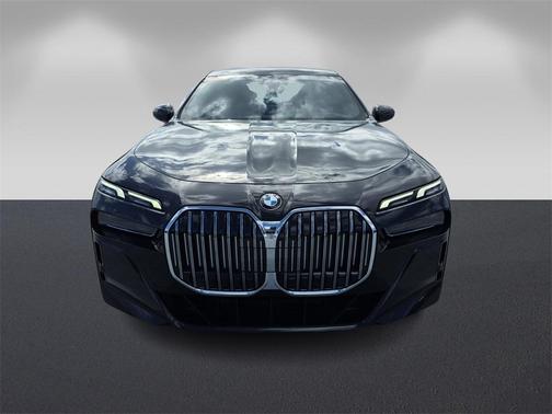 2023 BMW 740 i