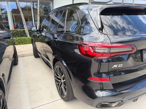 Black Sapphire Metallic 2023 BMW X5 sDrive40i