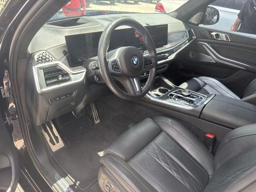 Black Sapphire Metallic 2024 BMW X7 M60i