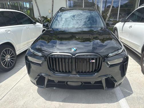 Black Sapphire Metallic 2024 BMW X7 M60i