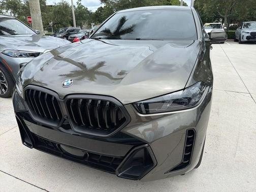 Manhattan Green Metallic 2024 BMW X6 xDrive40i
