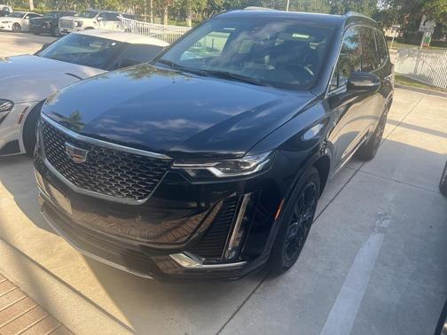 2022 Cadillac XT6 Luxury FWD