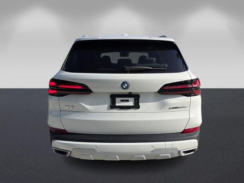 Alpine White 2024 BMW X5 PHEV xDrive50e