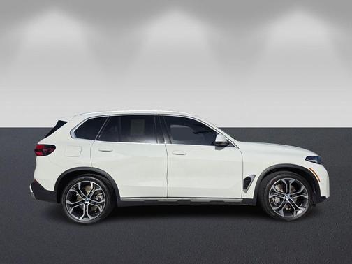 Alpine White 2024 BMW X5 PHEV xDrive50e