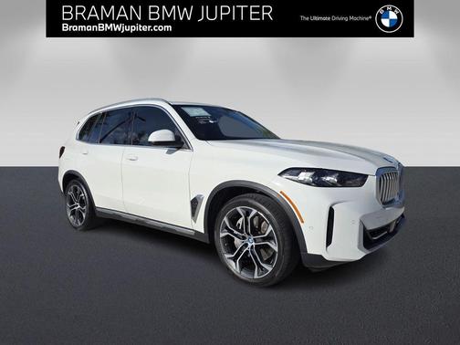 Alpine White 2024 BMW X5 PHEV xDrive50e