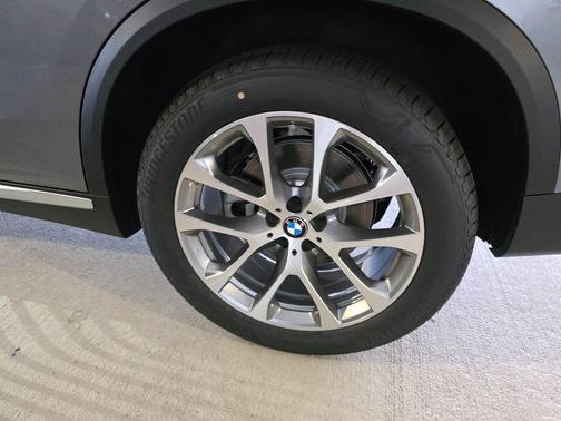 Gray Metallic 2026 BMW X5 sDrive40i