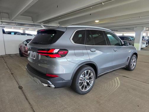 Gray Metallic 2026 BMW X5 sDrive40i