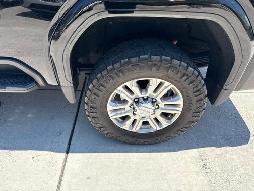 Onyx Black 2023 GMC Sierra 2500 Denali