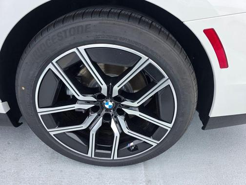 Alpine White 2026 BMW 740 i xDrive