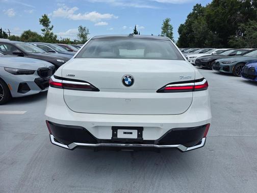 Alpine White 2026 BMW 740 i xDrive