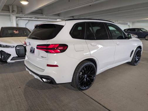 Mineral White Metallic 2026 BMW X5 xDrive40i