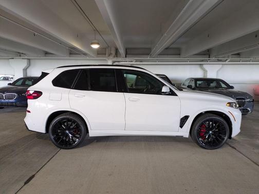 Mineral White Metallic 2026 BMW X5 xDrive40i