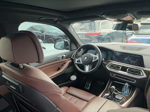 Mineral White Metallic 2020 BMW X5 M50i