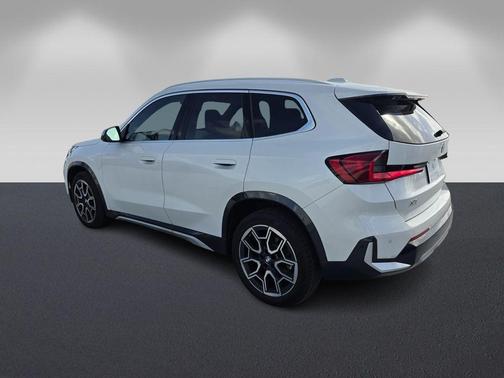 Mineral White Metallic 2024 BMW X1 xDrive28i