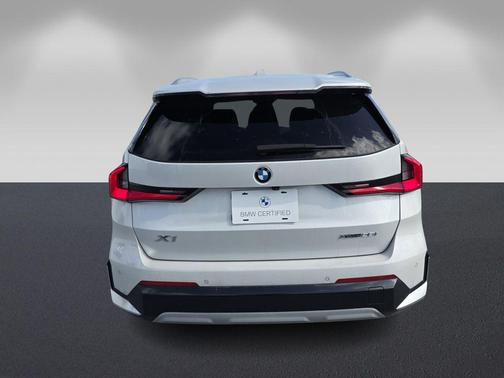 Mineral White Metallic 2024 BMW X1 xDrive28i