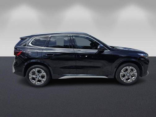 Black Sapphire Metallic 2026 BMW X1 xDrive28i