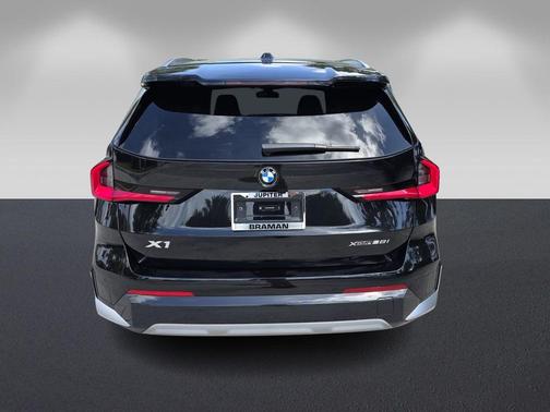 Black Sapphire Metallic 2026 BMW X1 xDrive28i