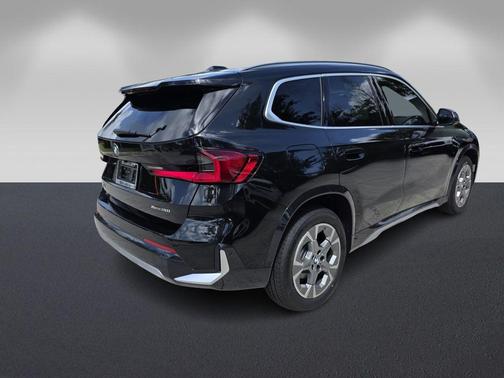 Black Sapphire Metallic 2026 BMW X1 xDrive28i