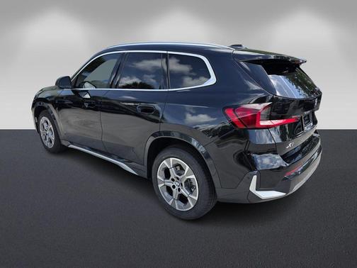 Black Sapphire Metallic 2026 BMW X1 xDrive28i