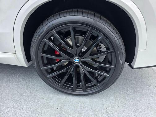 Mineral White Metallic 2026 BMW X5 xDrive40i