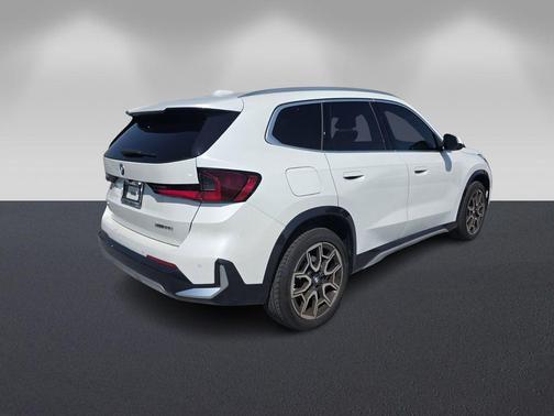 Mineral White Metallic 2025 BMW X1 xDrive28i