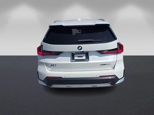 Mineral White Metallic 2025 BMW X1 xDrive28i