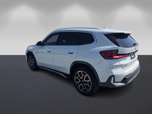 Mineral White Metallic 2025 BMW X1 xDrive28i