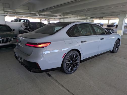 2025 BMW 760 760i xDrive