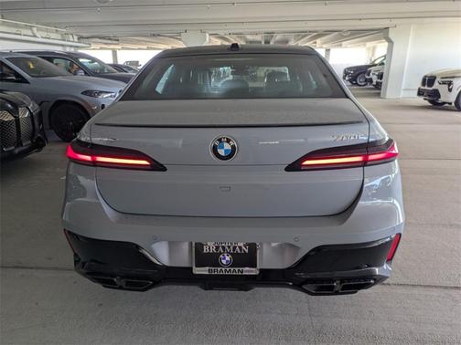 2025 BMW 760 760i xDrive
