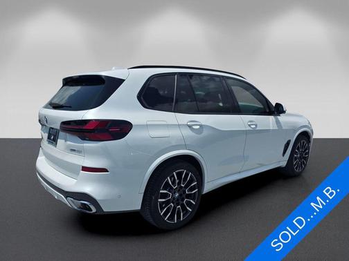 Mineral White Metallic 2026 BMW X5 xDrive40i