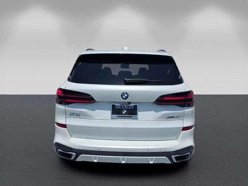 Mineral White Metallic 2026 BMW X5 xDrive40i