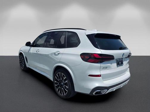 Mineral White Metallic 2026 BMW X5 xDrive40i