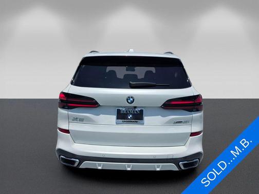 Mineral White Metallic 2026 BMW X5 xDrive40i