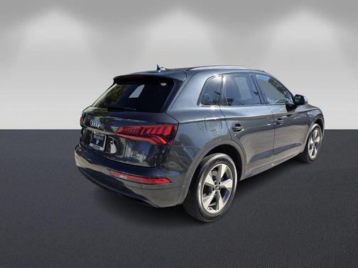 2020 Audi Q5 45 Titanium Premium