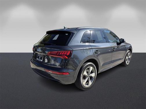 2020 Audi Q5 45 Titanium Premium