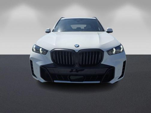 Alpine White 2024 BMW X5 sDrive40i