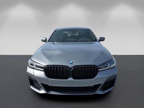 Skyscraper Gray Metallic 2023 BMW 530e 530e