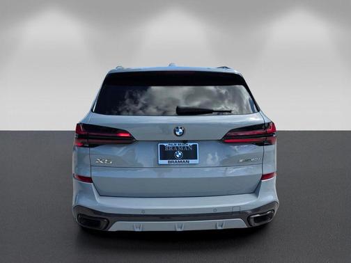 Brooklyn Gray Metallic 2024 BMW X5 sDrive40i