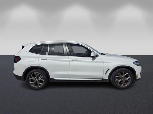 Mineral White Metallic 2022 BMW X3 sDrive30i