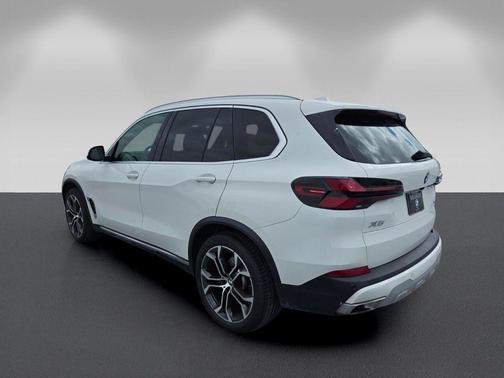 Alpine White 2024 BMW X5 xDrive40i