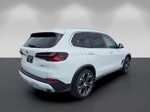Alpine White 2024 BMW X5 xDrive40i