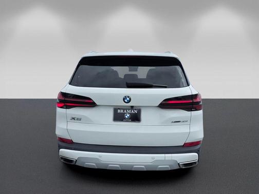 Alpine White 2024 BMW X5 xDrive40i